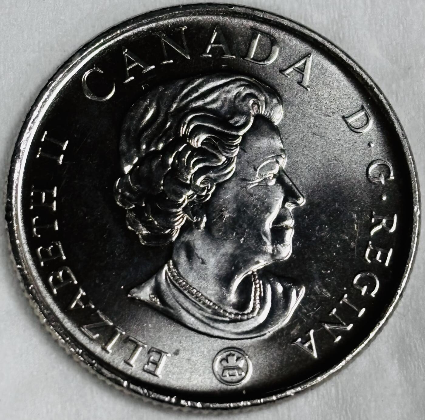 文馨钱币收藏第 286 场，圣诞节专场【 长期接收代拍品低至 0 佣金】 全新加拿大2008年25分彩色纪念币 红色罂粟花 铭记 