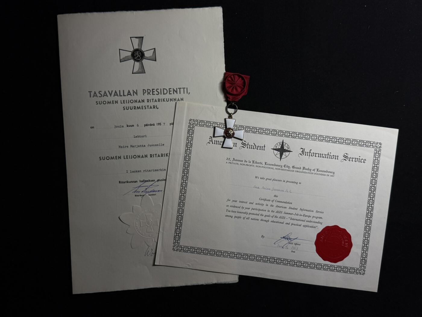 欢庆元旦！戎马世界章牌大赏第109期元旦大拍 芬兰骑士一级雄狮勋章，银制镀金 带证，授予女性教师 得主战时任准军事辅助人员（lotta)，带部分履历