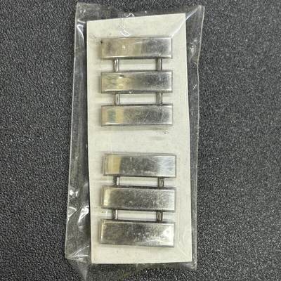 西秦中古拍卖第七十期 - 泰国皇家空军上尉军衔 库存未使用 带包装