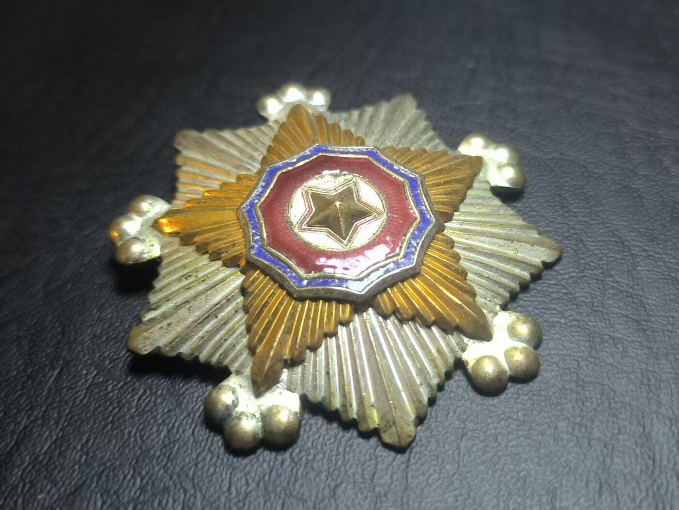 罗岚⭐爱藏⭐甄选专拍第二场-分享拍场赚佣（实体店在建中···） 朝鲜人民民主主义共和国二级国旗勋章 苦难行军爪纹版本