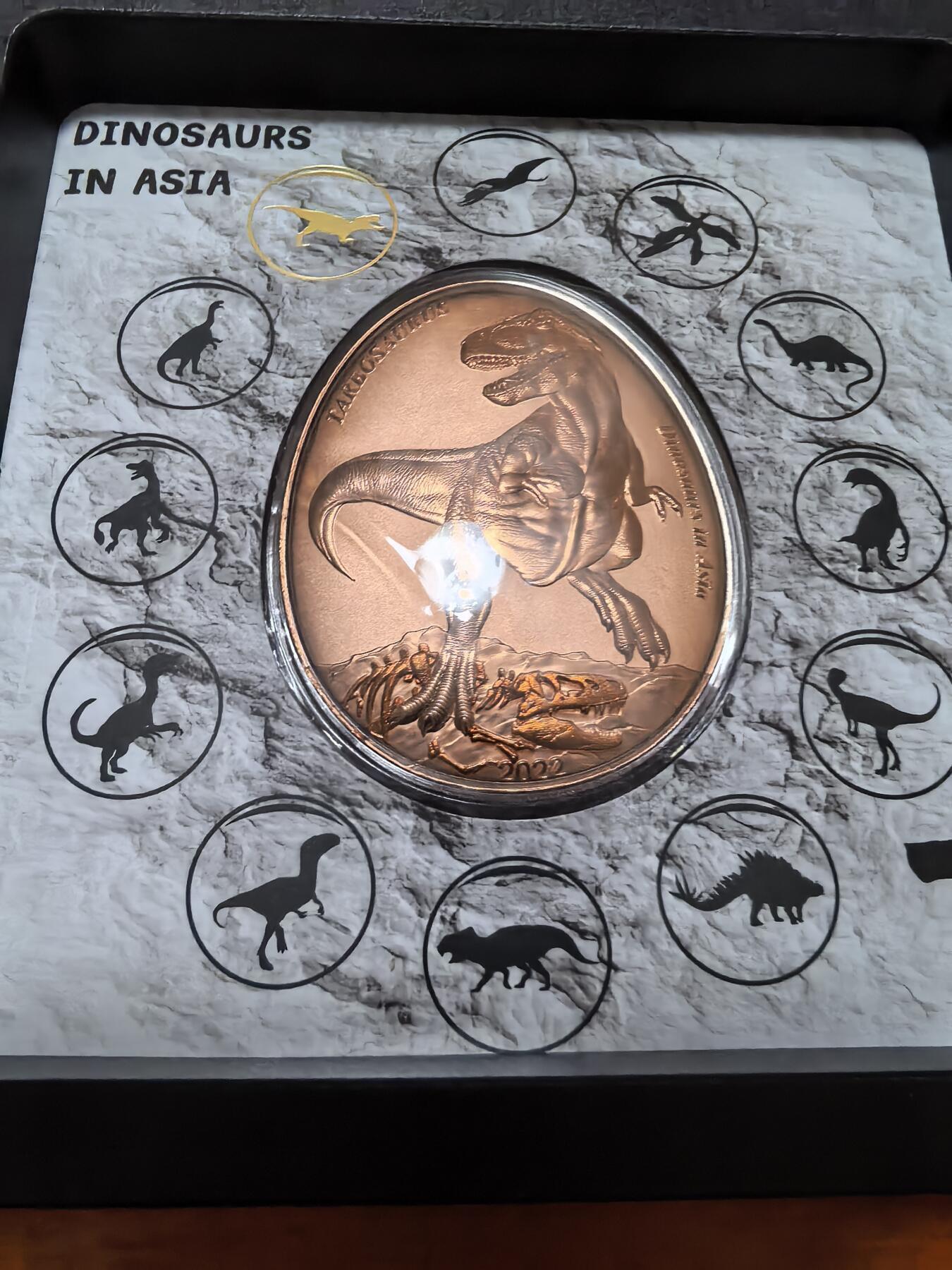 长老汇蛇年精选第八十六场拍卖 2022萨摩亚恐龙系列之塔博索龙20分椭圆形镀金精制铜币，盒证全，6500枚