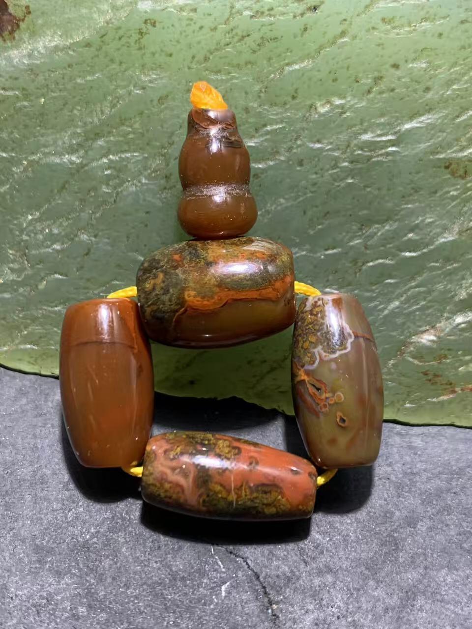 战国红玛瑙配饰一套，。