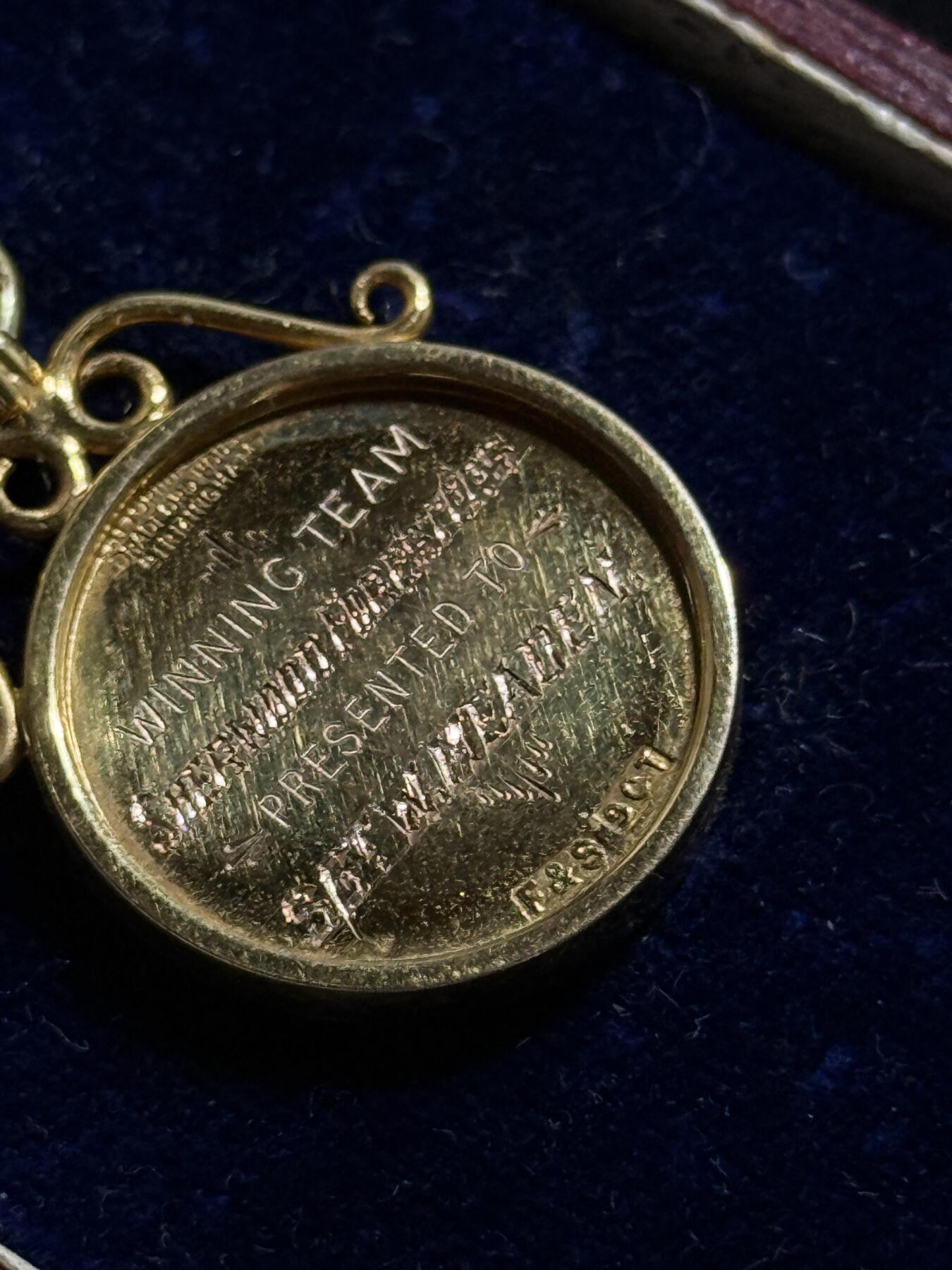 欢庆元旦！戎马世界章牌大赏第109期元旦大拍 英国1928年《每日快报》推球锦标赛金质珐琅获胜奖章 重4.72g 原盒