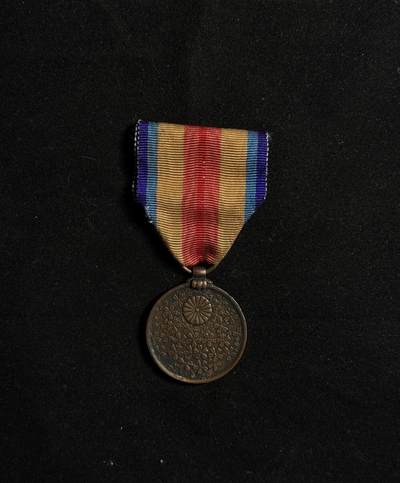 欢庆元旦！戎马世界章牌大赏第109期元旦大拍 - 勿忘国耻！日本中国事变纪念章