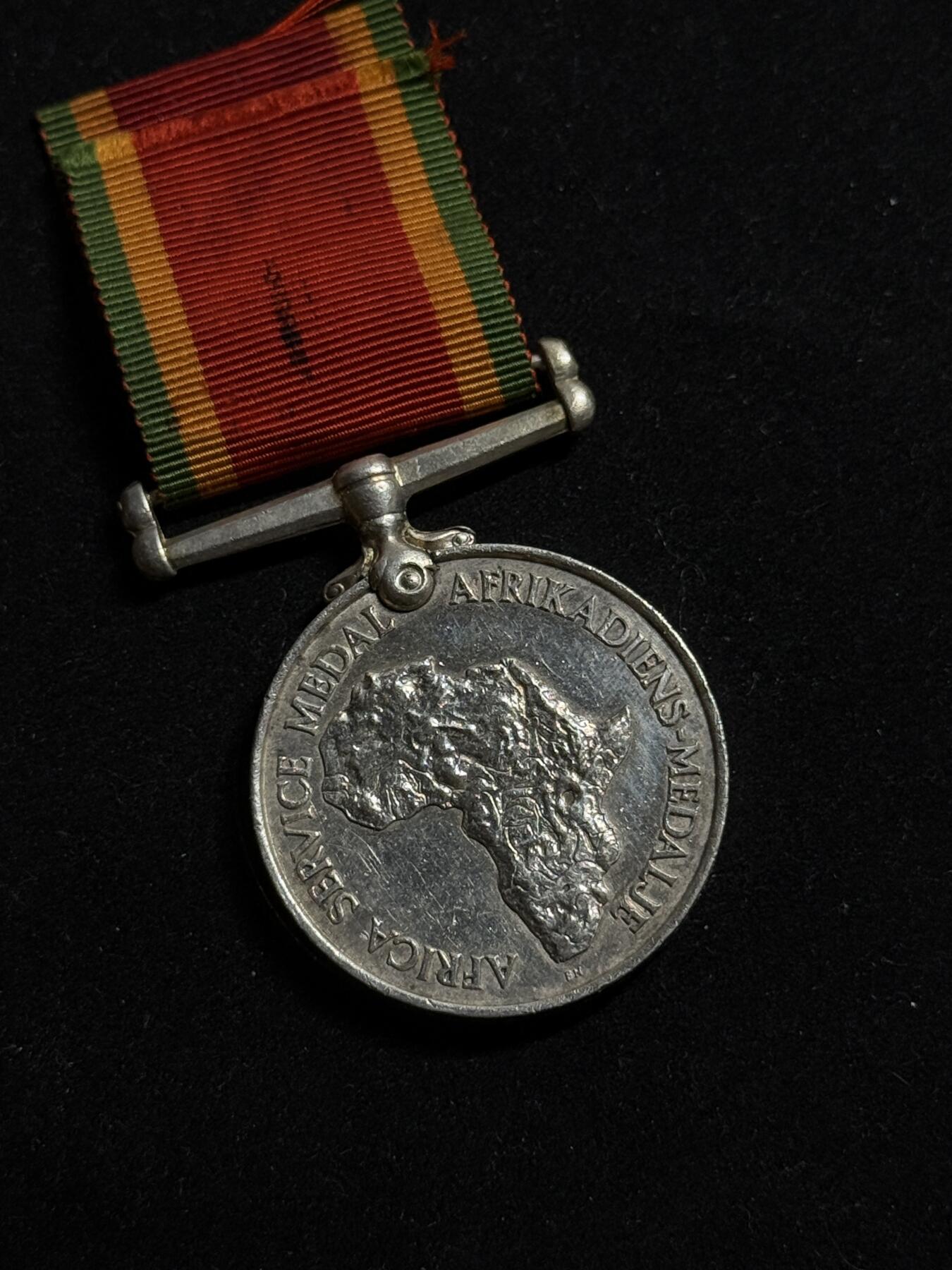 欢庆元旦！戎马世界章牌大赏第109期元旦大拍 英国非洲战役奖章，银制带边铭，重约33g