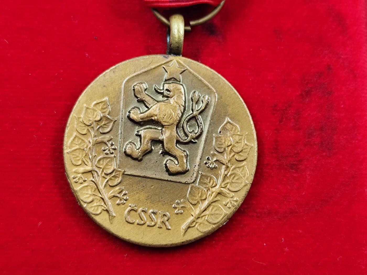 12月20日徽章钱币专场 原盒双略章捷克斯洛伐克白狮系列勋章