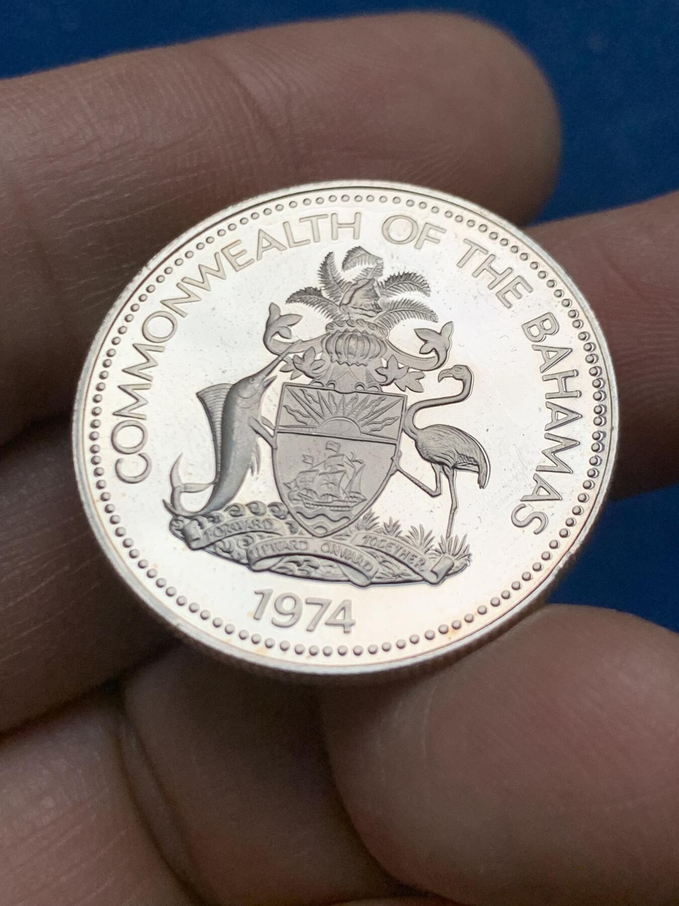 《竞宝斋》第450场 周日，周一，周二  3场连拍 （全场包邮，欢迎送拍） 巴哈马1974年精制50分银币（10.4克，800银）经典现代银币品种，设计精美