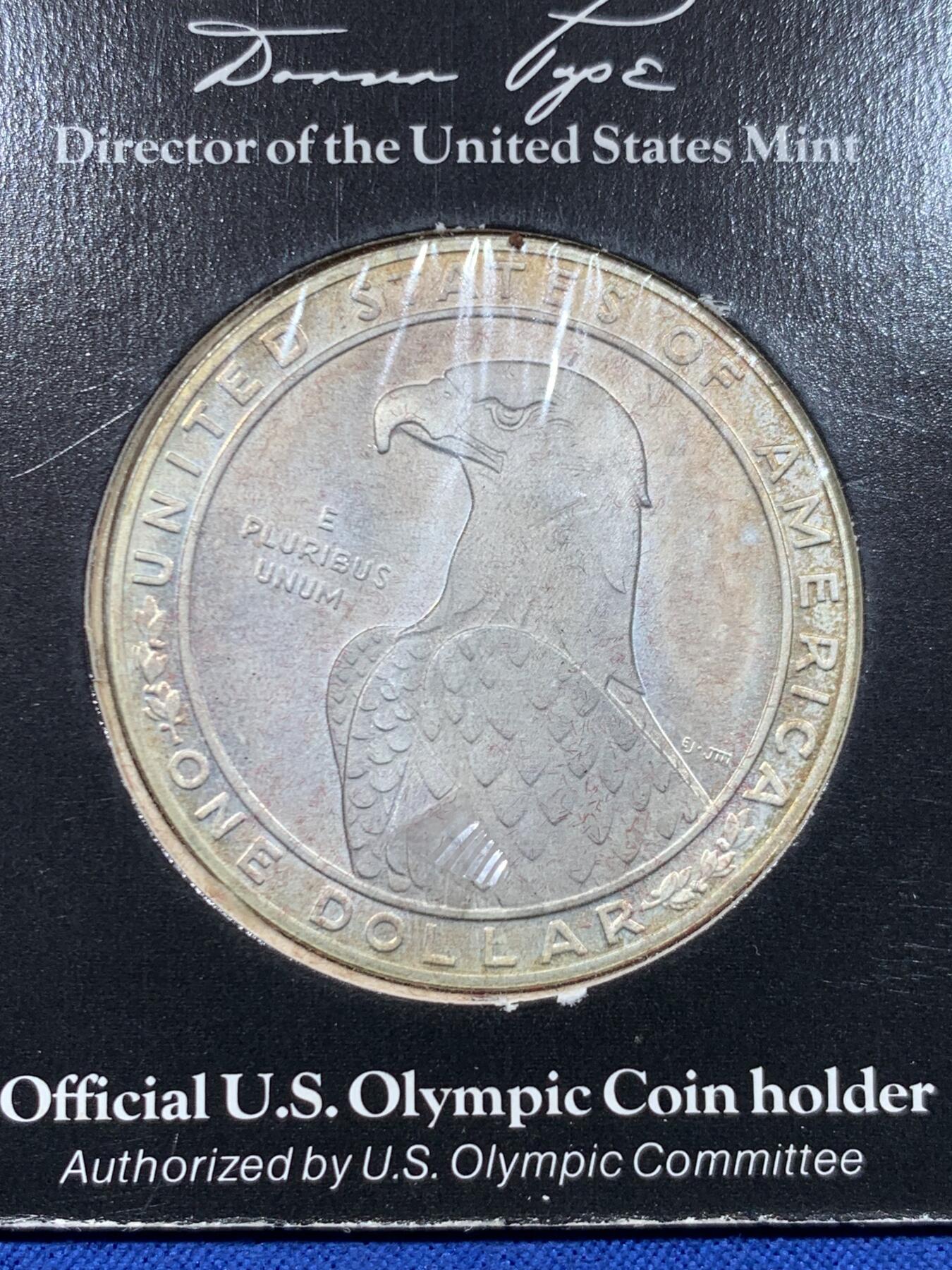 《竞宝斋》第450场 周日，周一，周二  3场连拍 （全场包邮，欢迎送拍） 美国1983年二十三届洛杉矶奥运-掷铁饼者1元 白头鹰大银币 900银 重26.73克 卡装