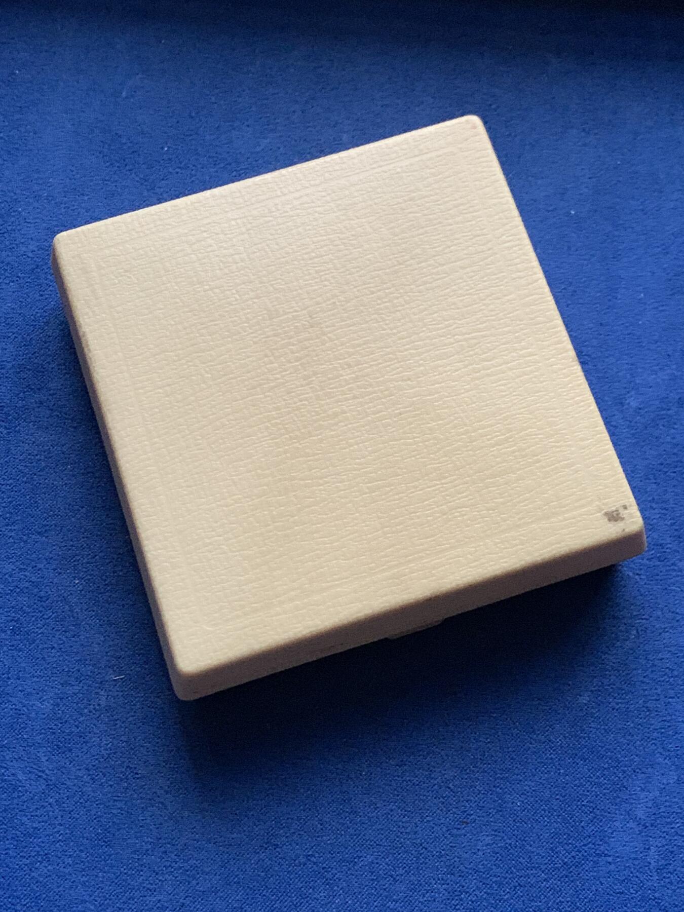 《竞宝斋》第450场 周日，周一，周二  3场连拍 （全场包邮，欢迎送拍） 法国儒勒·凡尔纳纪念镀金铜章 152克 66.5mm 带盒