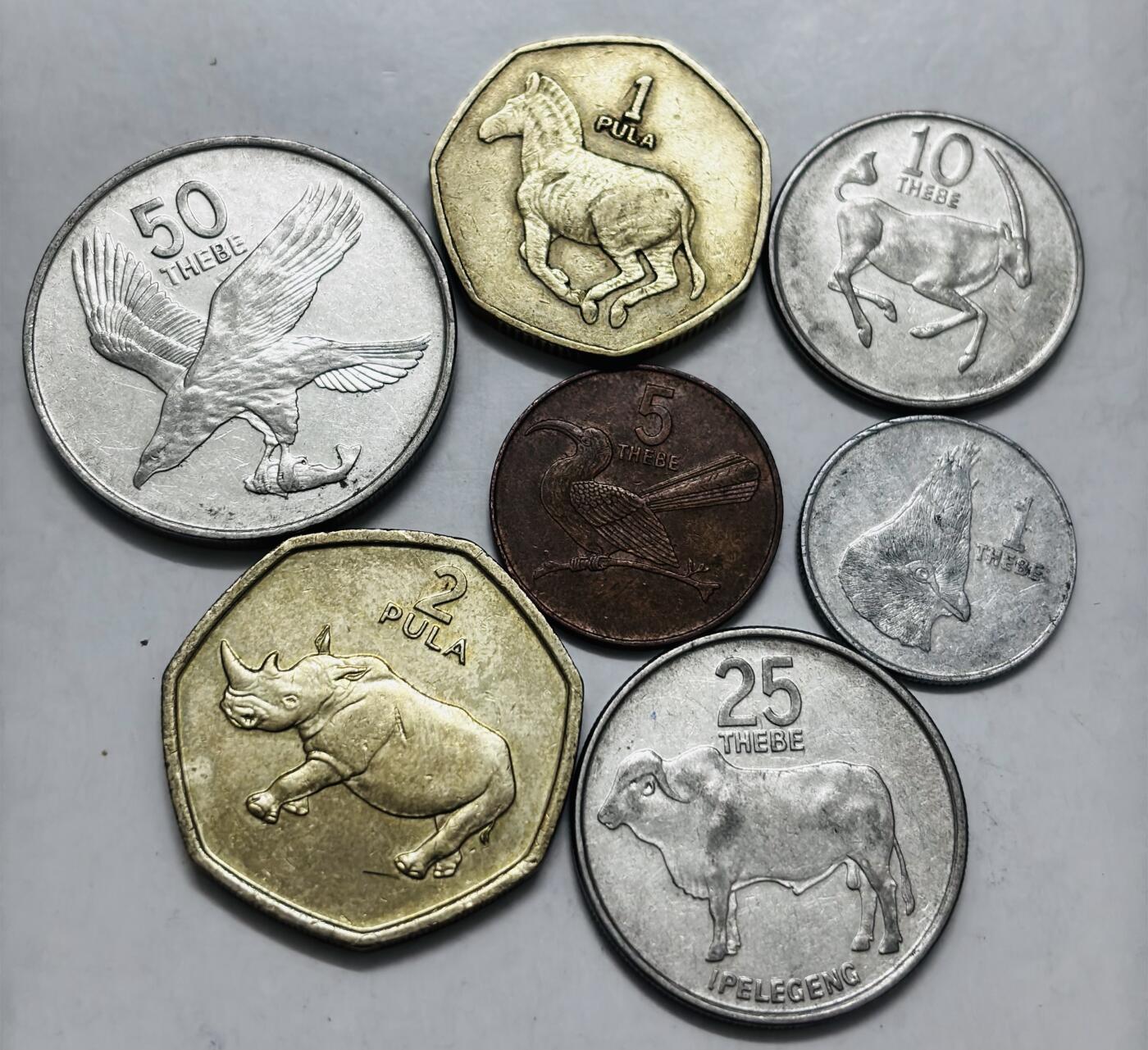 文馨钱币收藏第 286 场，圣诞节专场【 长期接收代拍品低至 0 佣金】 1 好品博茨瓦纳动物套币 7 枚，共 5 套，中拍随机一套