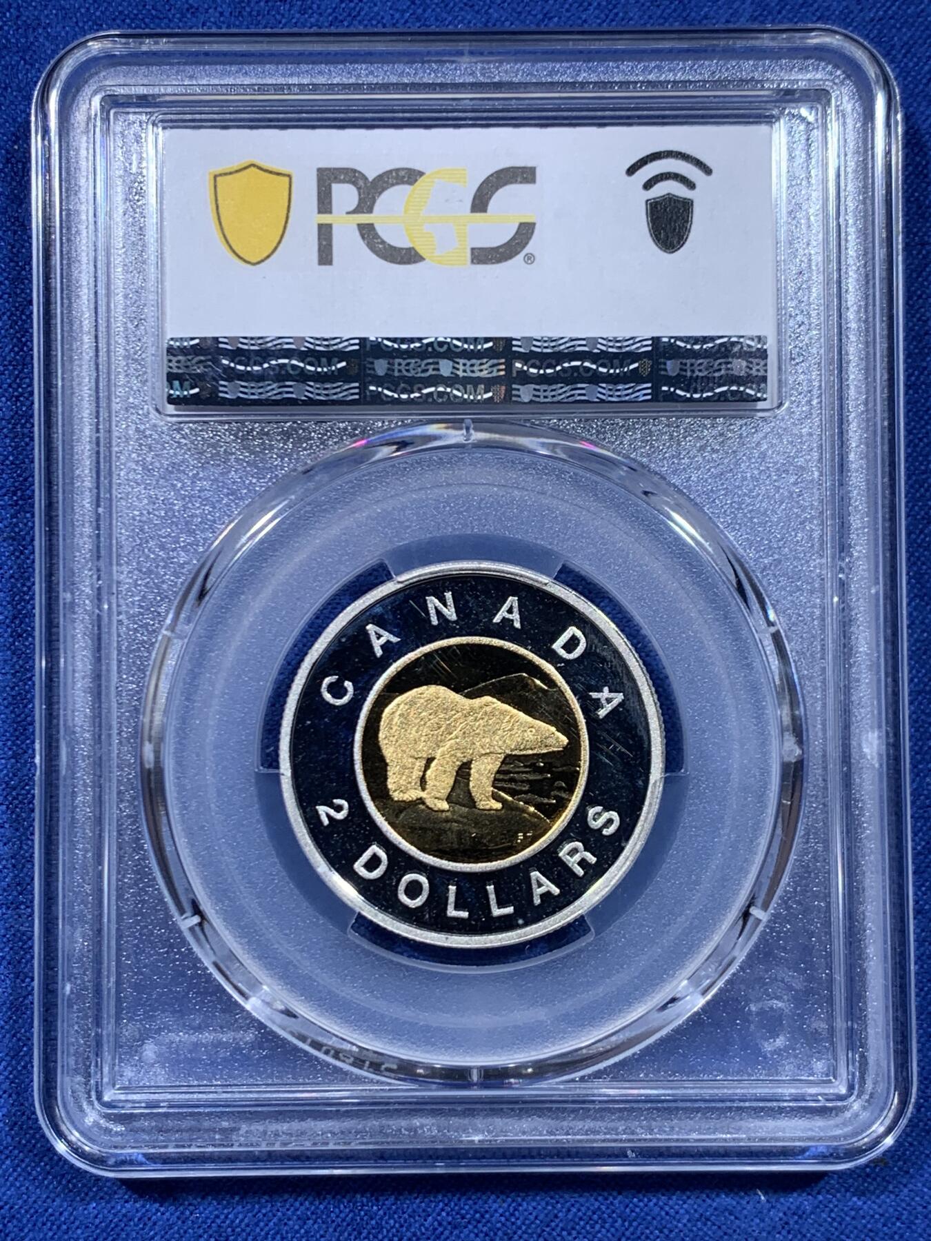 《竞宝斋》第450场 周日，周一，周二  3场连拍 （全场包邮，欢迎送拍） PCGS MS66 加拿大2010年2元银币 925银，中间为镀金! 外圈精制 整体漂亮！