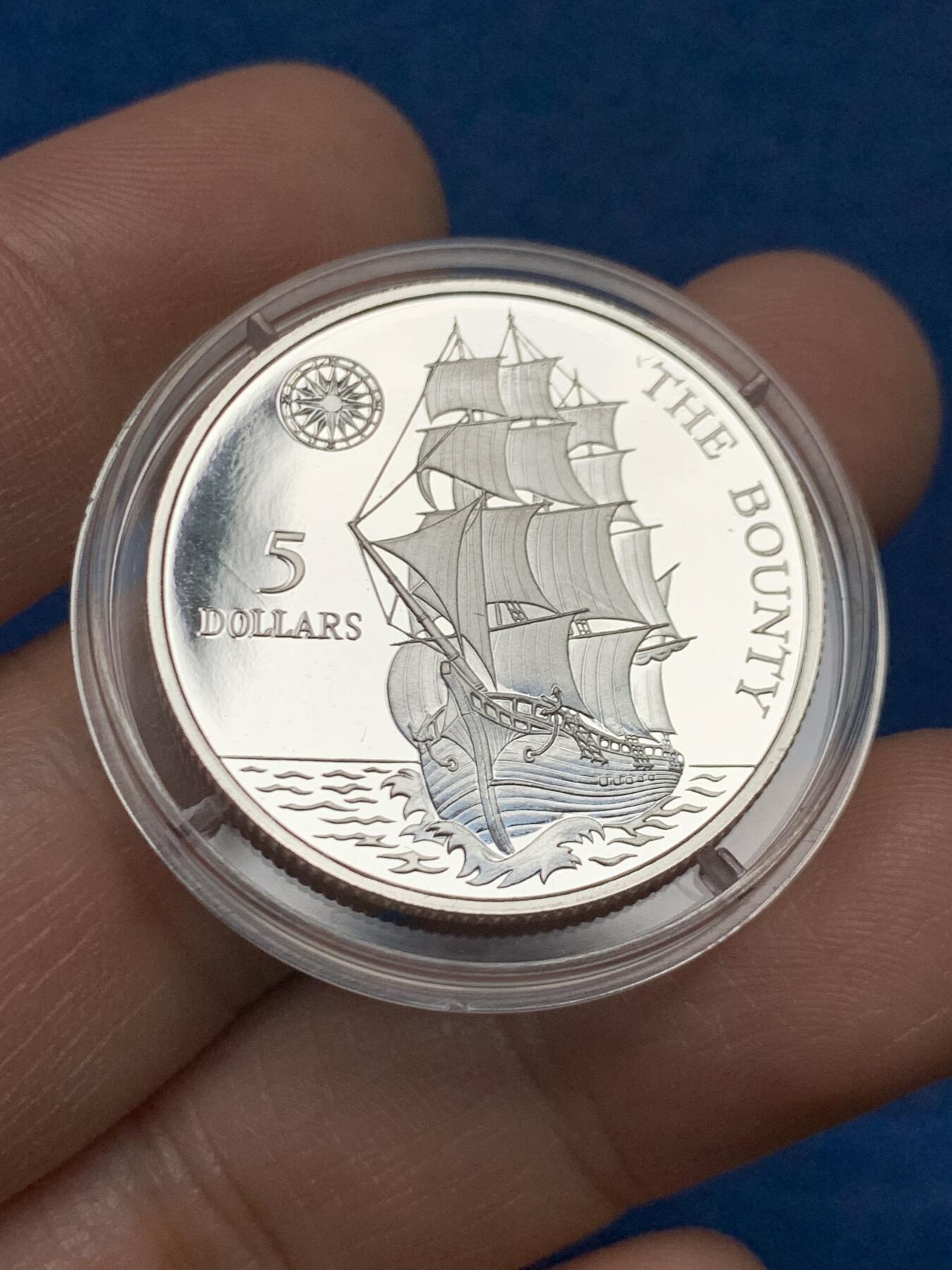 《竞宝斋》第450场 周日，周一，周二  3场连拍 （全场包邮，欢迎送拍） 纽埃1992年邦蒂号5元精制小银币 500银 9.9克