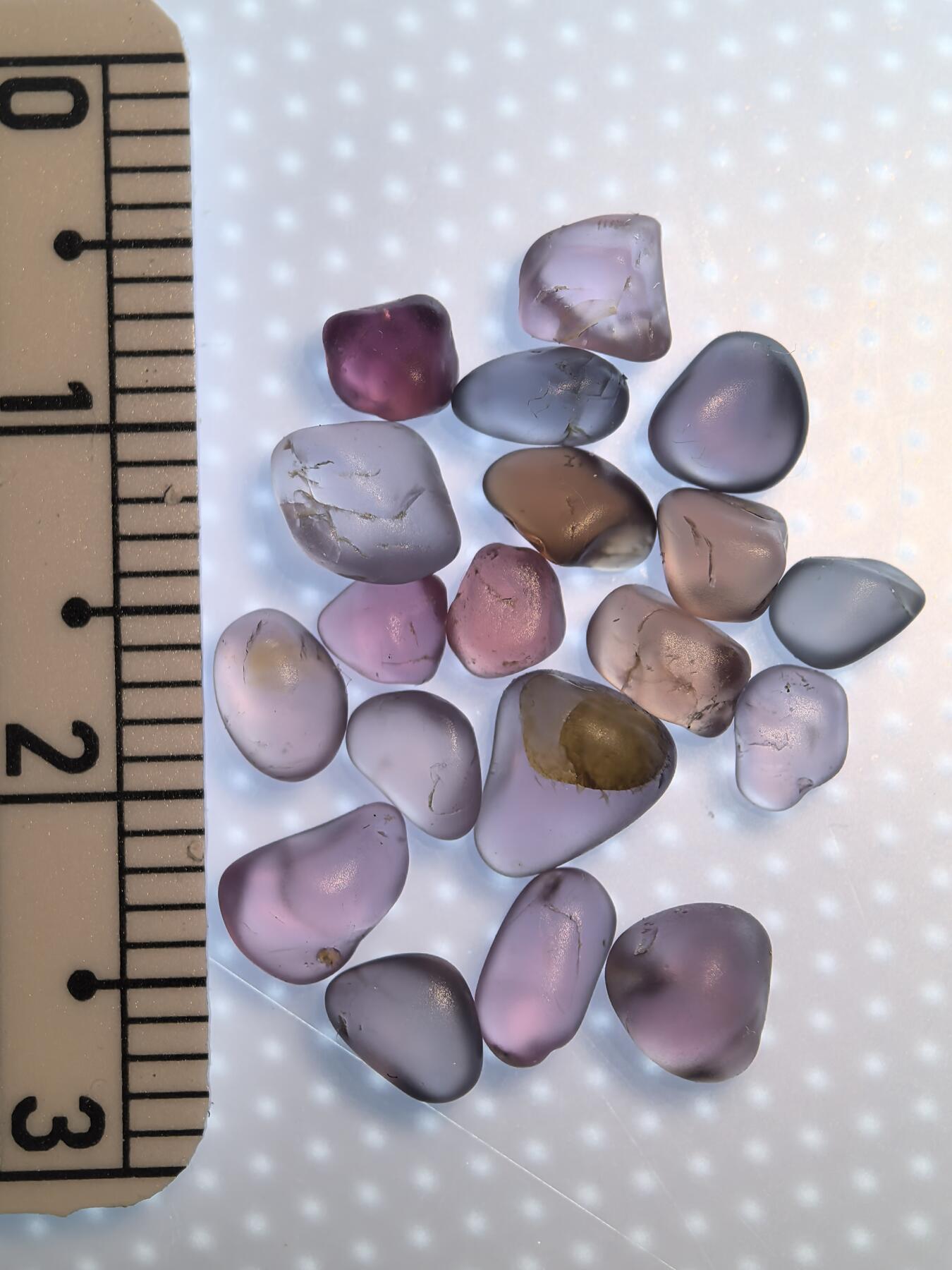 缅甸虫珀 宝石 化石专场 缅甸尖晶石原石水冲料一组3克拉多