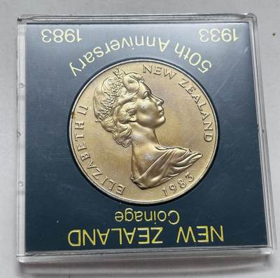 文馨钱币收藏第 286 场，圣诞节专场【 长期接收代拍品低至 0 佣金】 - 少见全新带原盒新西兰1983年发行1 元克朗纪念币，硬币铸造50周年纪念。