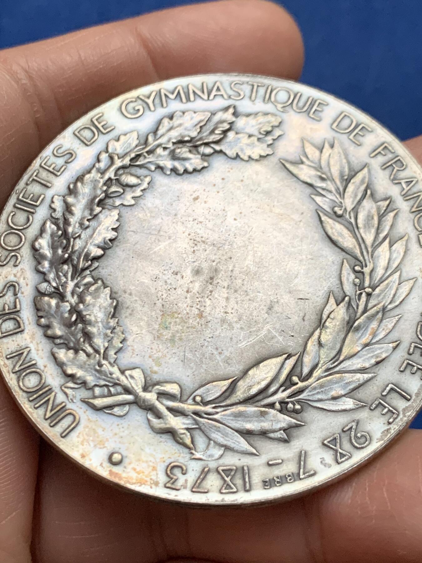 《竞宝斋》第450场 周日，周一，周二  3场连拍 （全场包邮，欢迎送拍） 法国体操协会纪念大银章 75.7克 57.5mm 丰饶角银标