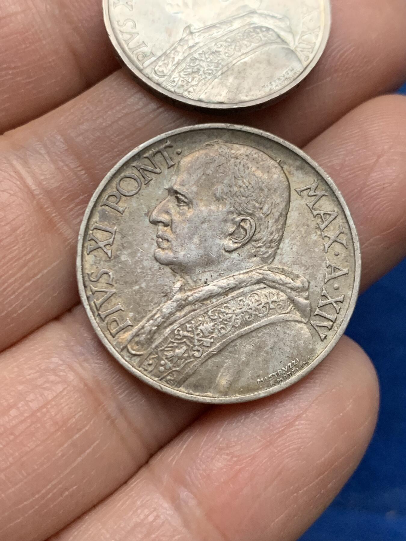 《竞宝斋》第450场 周日，周一，周二  3场连拍 （全场包邮，欢迎送拍） 两枚一组 梵蒂冈1935年5、10里拉银币