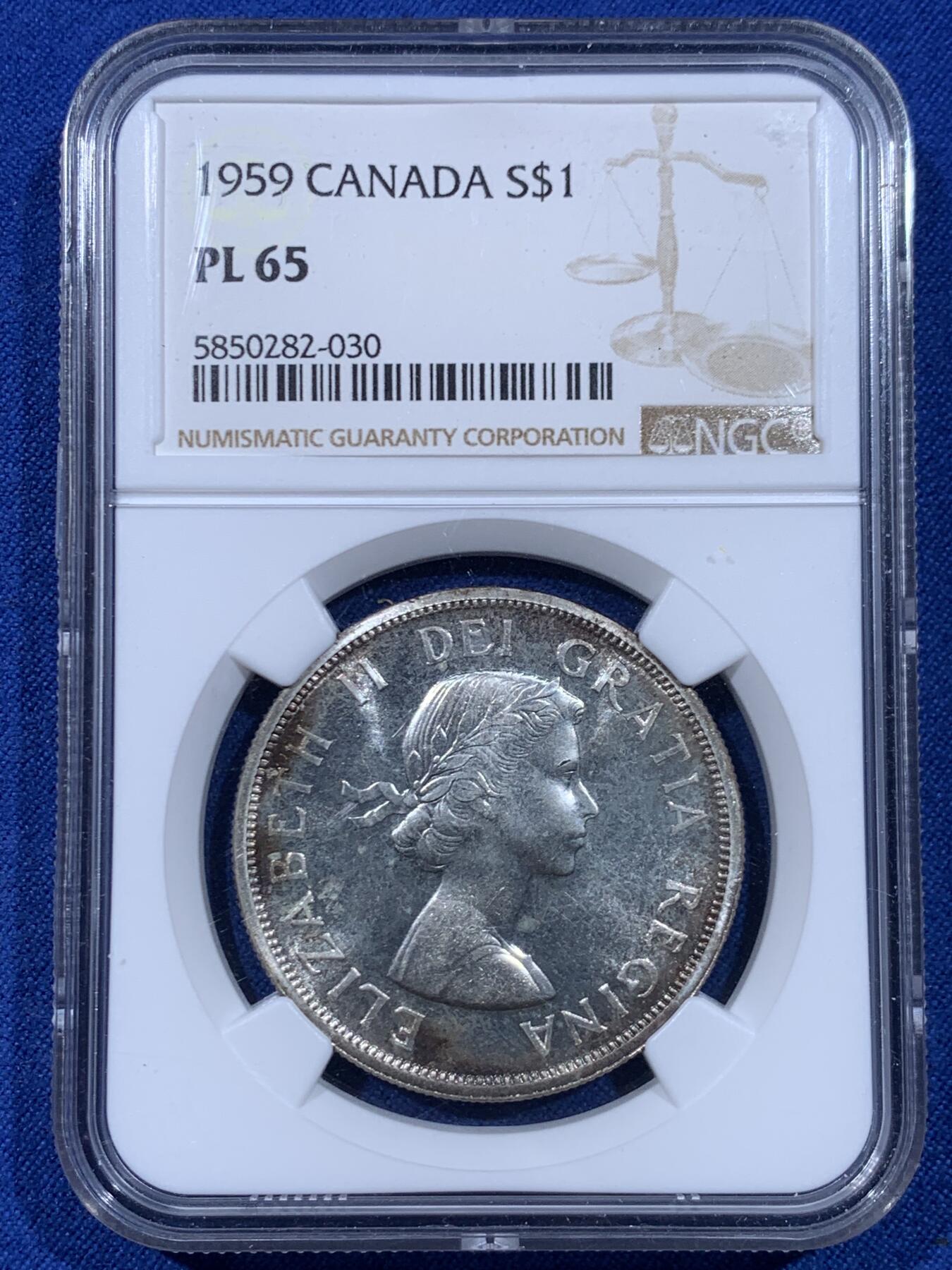 《竞宝斋》第450场 周日，周一，周二  3场连拍 （全场包邮，欢迎送拍） NGC PL65 加拿大1959年小伊1元划船大银币，环彩，飘带青年头像伊伊，195x年初版年轻头像，远比196x的版本少的多。女王首版主币大银，PL镜面感十足