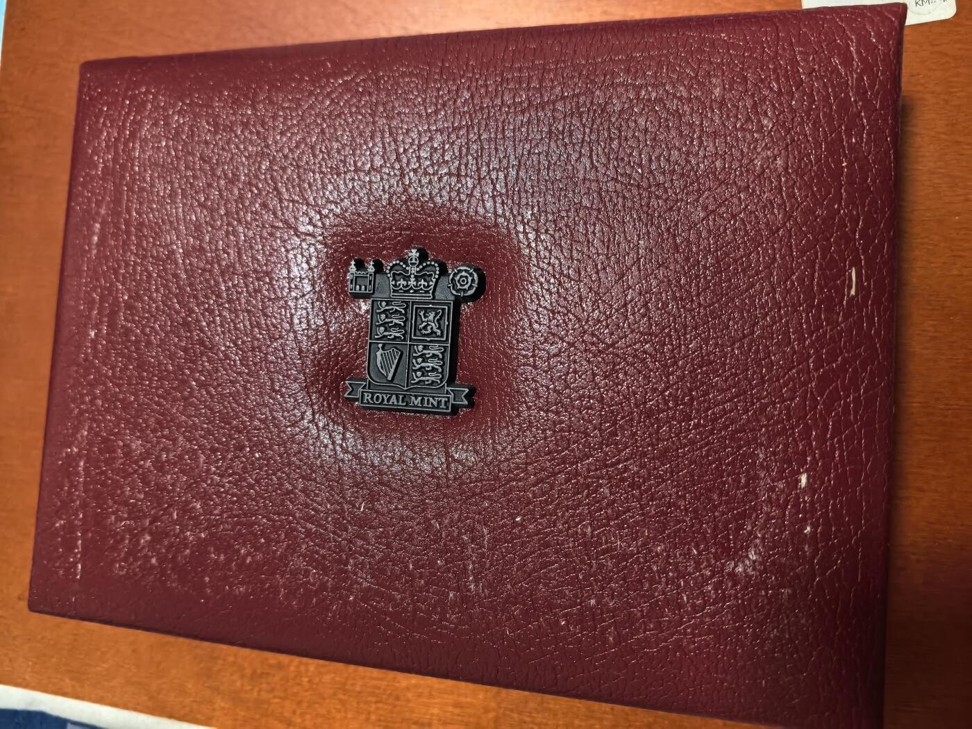 长老汇蛇年精选第八十六场拍卖 1997英国10枚精制币豪华套装，盒证全，带白色外纸