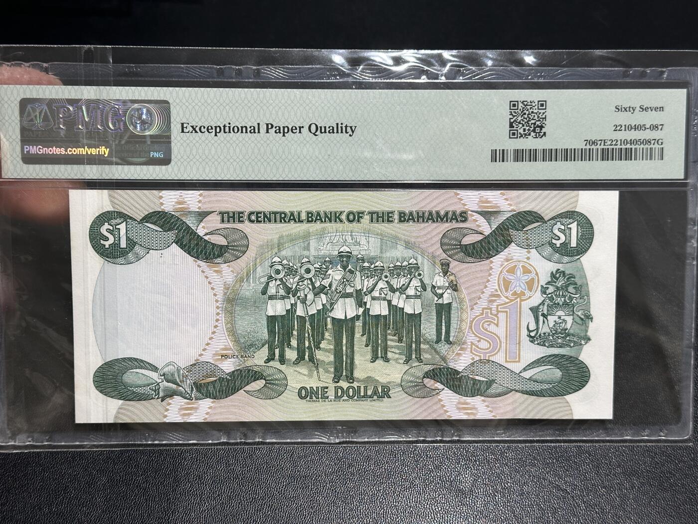 《外钞收藏家》第五百九十六期（精品大拍场）（本平台长期征集拍品、欢迎藏友们联系合作） 2002年巴哈马女王 1刀 PMG67 无47靓号
