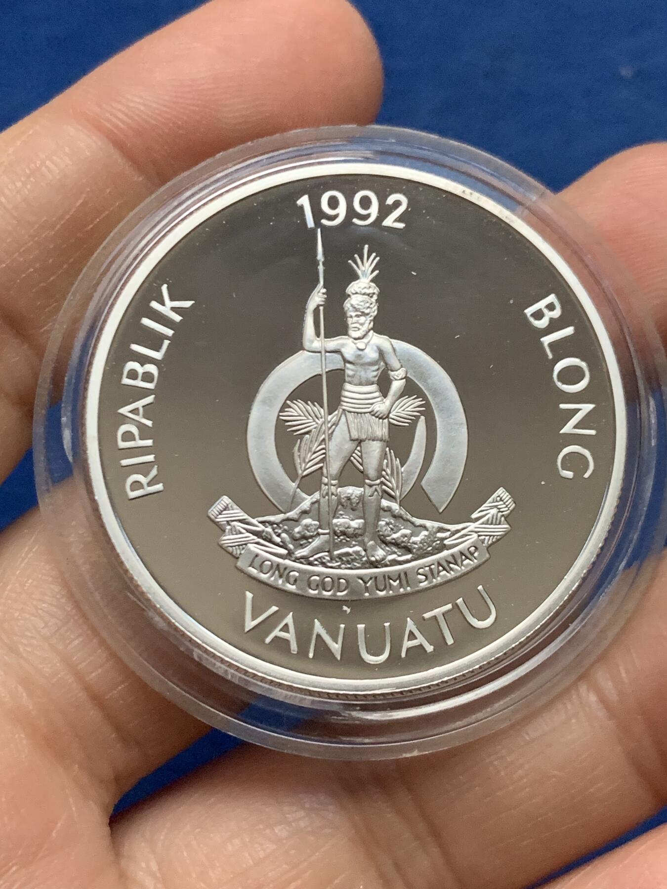 《竞宝斋》第450场 周日，周一，周二  3场连拍 （全场包邮，欢迎送拍） 瓦努阿图1992年巴塞罗那奥运会-50瓦图大银币 31.3g 925银