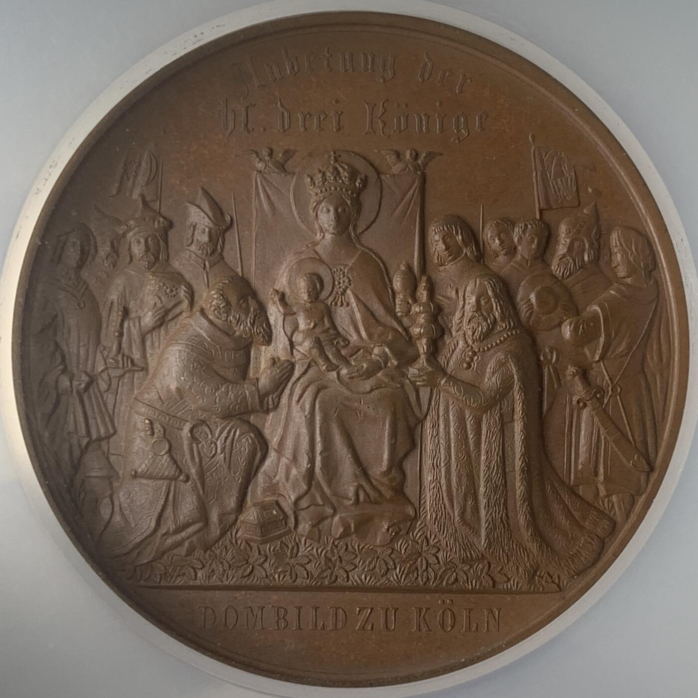 掌中浮雕-藏着的欧洲第047场 NGC MS64 : 1880年德国科隆大教堂竣工铜章，正面图案为耶稣诞生和东方三博士礼拜，50mm