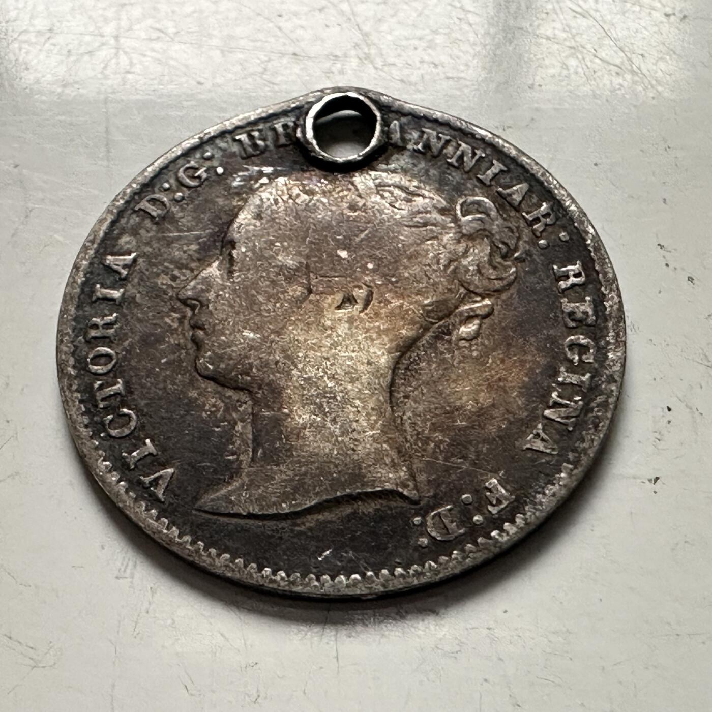 🌹外币初藏🌹🐯2025年第144场  每周二四六晚8️⃣点 接代拍 英国1865年3便士银币