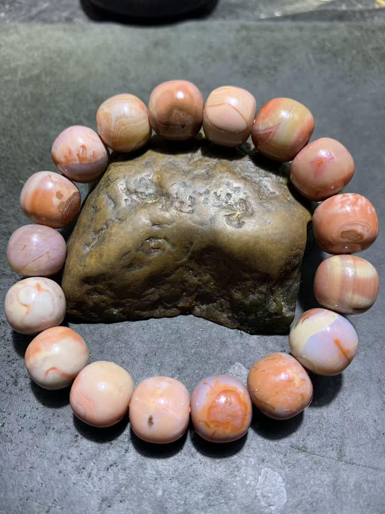 川料南红玛瑙老形桶珠手串一条，