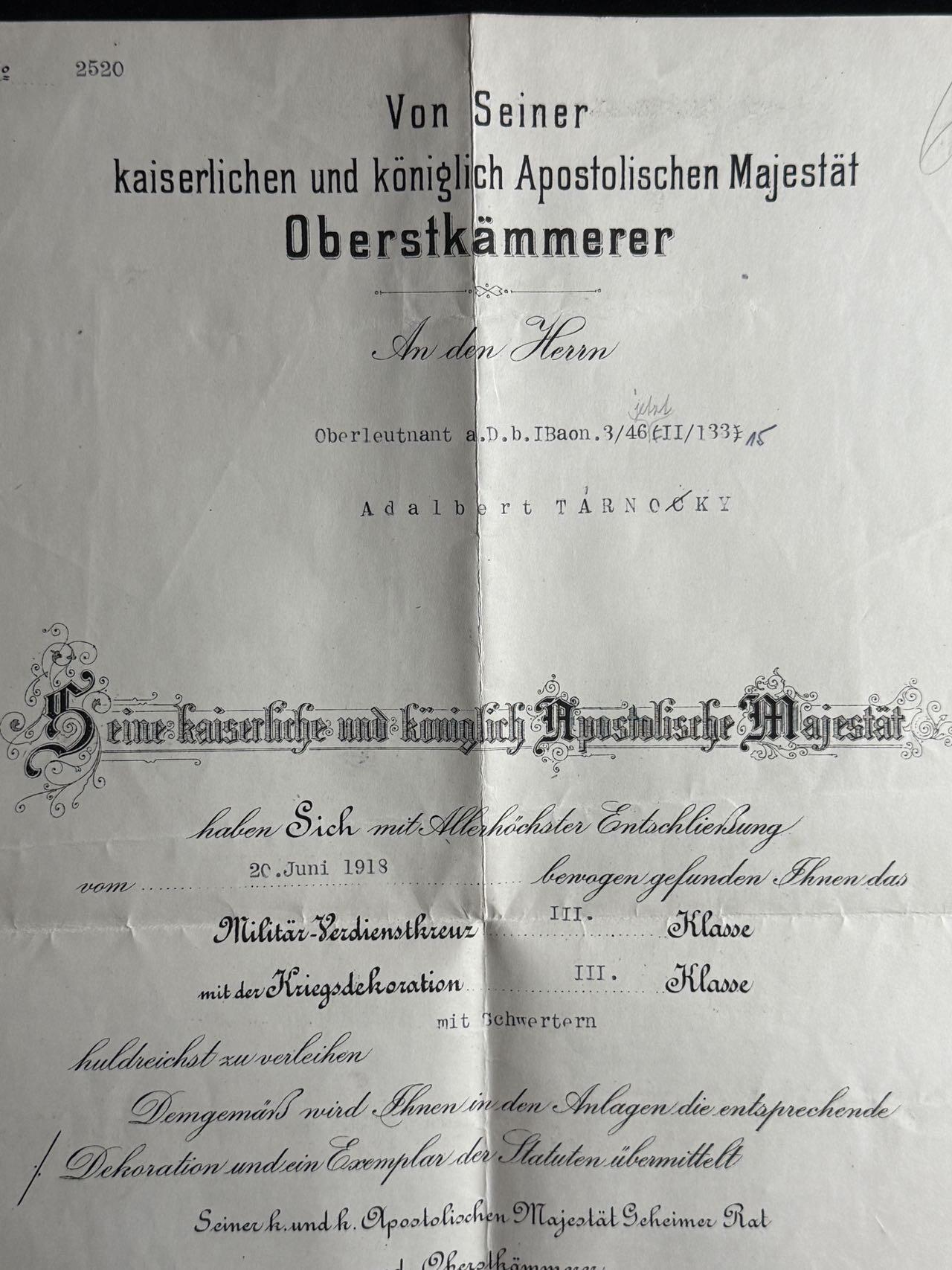 欢庆元旦！戎马世界章牌大赏第109期元旦大拍 奥匈帝国带剑三等军事功勋十字勋章证书，授予预备役上尉 Adalbert Tárnóczy，得主有照片，最终军衔为少校