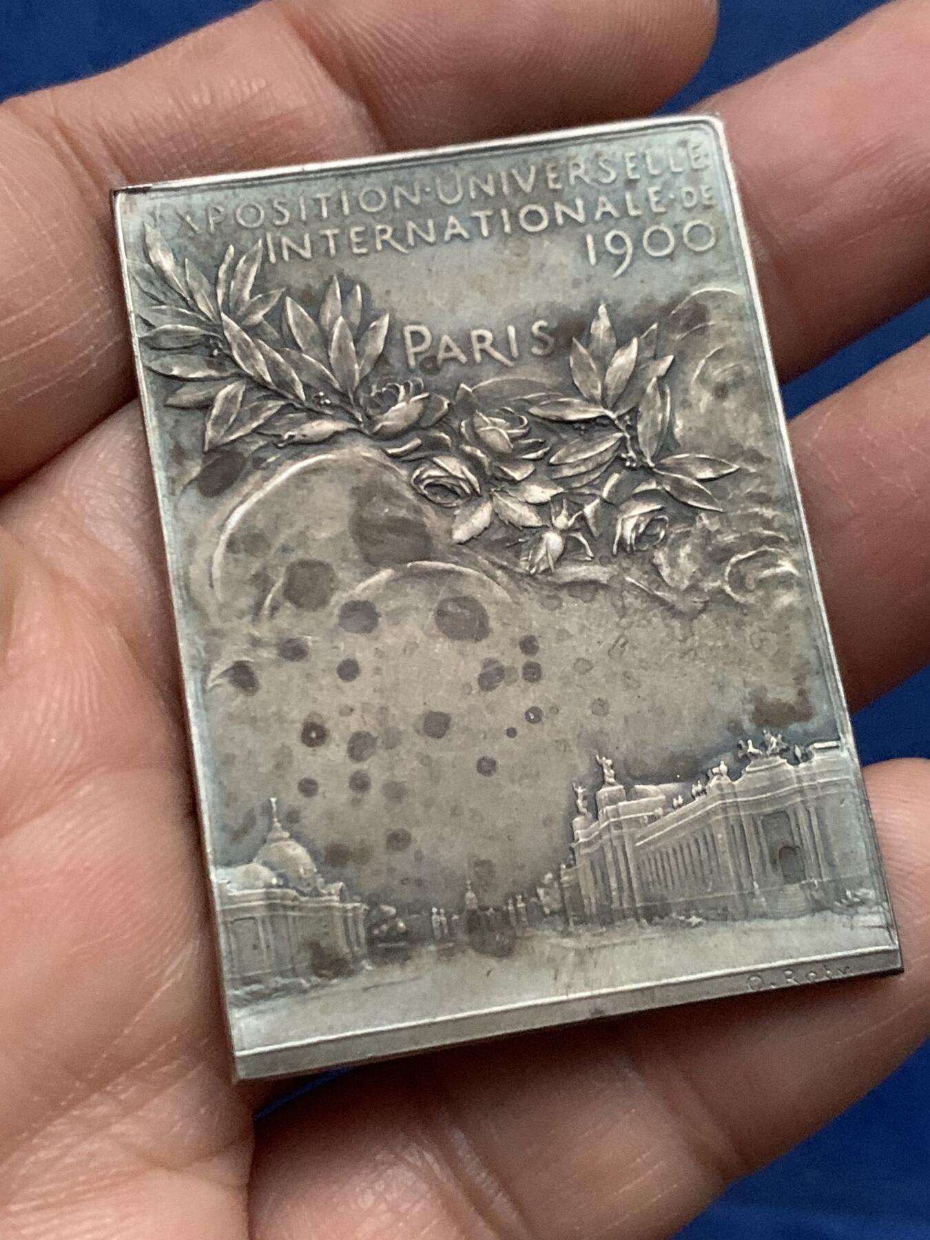 《竞宝斋》第450场 周日，周一，周二  3场连拍 （全场包邮，欢迎送拍） 名家奥斯卡罗蒂作品 1900年世博会镀银铜质方章 35.5克 35.8*50.8mm 丰饶角铜标 带原盒 高浮雕 好品