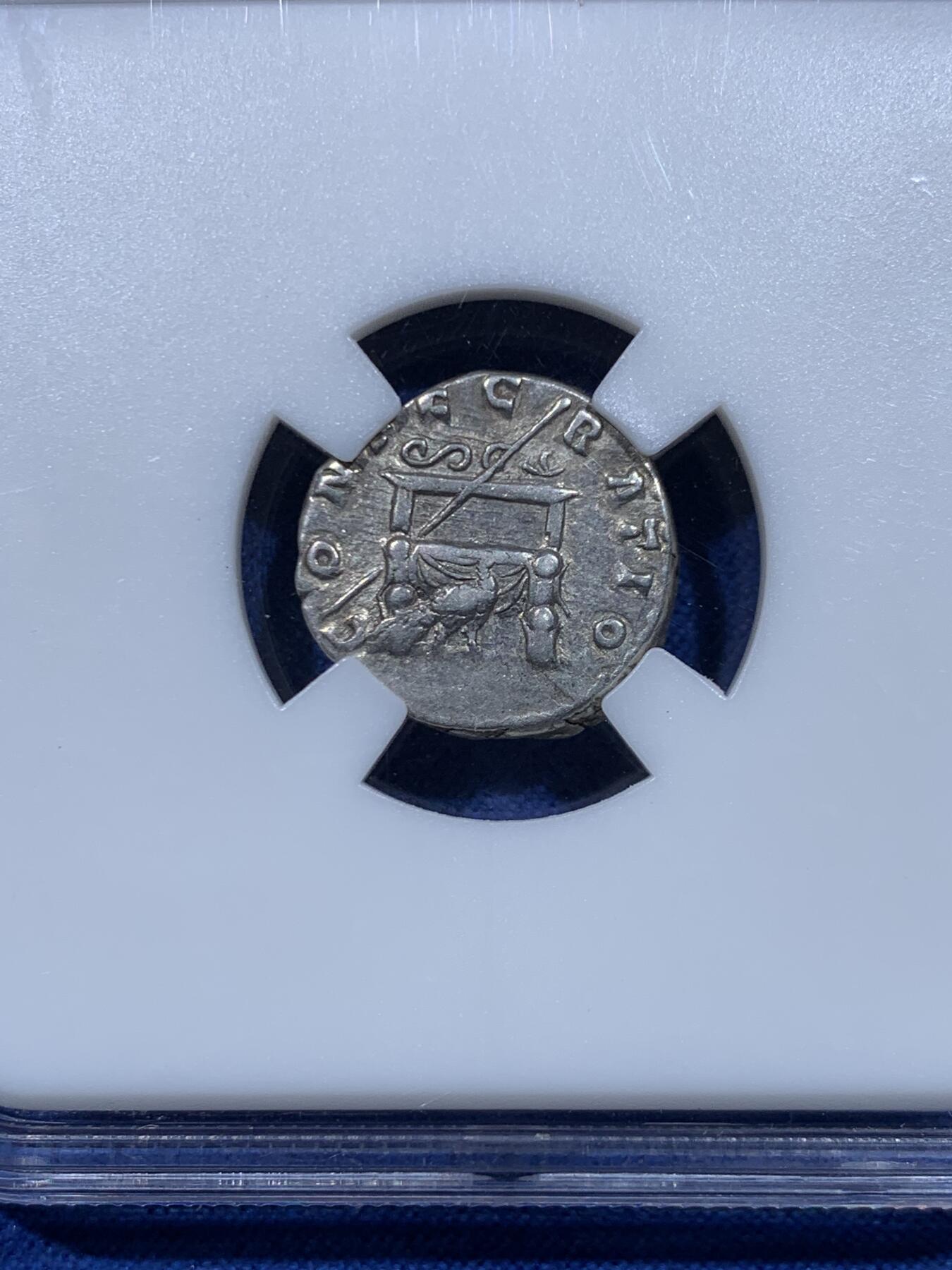 《竞宝斋》第450场 周日，周一，周二  3场连拍 （全场包邮，欢迎送拍） 众诚详评 XF 古罗马帝国 175-176年 1狄纳尔 银币 正面为小福斯蒂娜皇后 背面为王座下孔雀 打制不错 少见品种