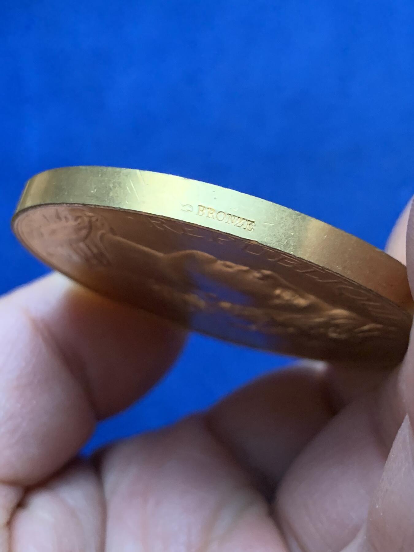 《竞宝斋》第450场 周日，周一，周二  3场连拍 （全场包邮，欢迎送拍） 1895年波尔多国际比赛镀金铜章 63.4克 50.2mm 丰饶角铜标