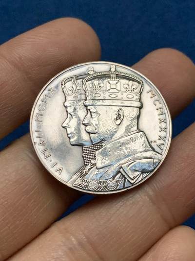 《竞宝斋》第450场 周日，周一，周二  3场连拍 （全场包邮，欢迎送拍） - 英国1935年乔治五世银禧纪念银章 15.7克 31.5mm 原盒