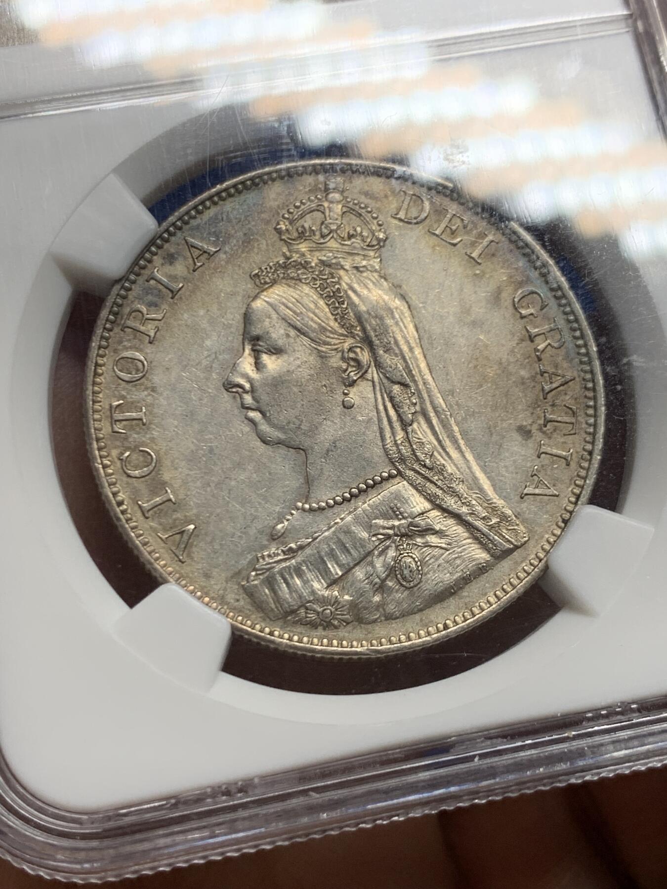 《竞宝斋》第450场 周日，周一，周二  3场连拍 （全场包邮，欢迎送拍） NGC AU58 英国 1887年 维多利亚高冠 双弗洛林 4先令银币 带五彩包浆 状态很好