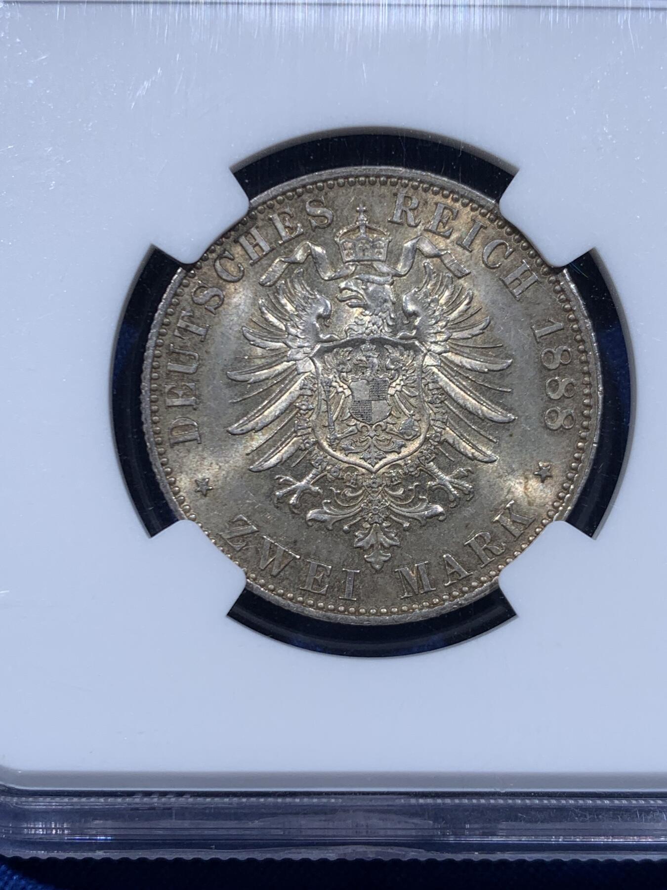 《竞宝斋》第450场 周日，周一，周二  3场连拍 （全场包邮，欢迎送拍） NGC MS63 德国 1888年 三皇之年 普鲁士 弗里德里希三世 2马克 银币 浅棕色包浆，转光优美