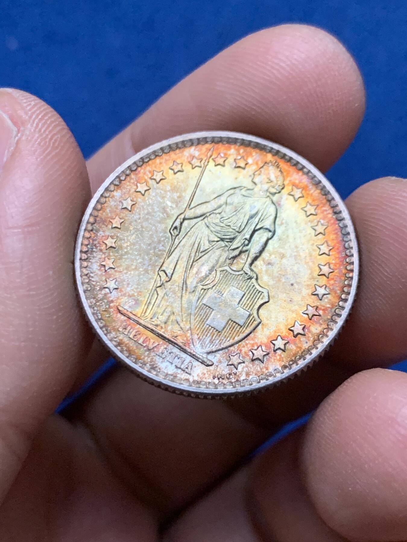 《竞宝斋》第450场 周日，周一，周二  3场连拍 （全场包邮，欢迎送拍） 瑞士1960年2法郎银币 卷拆未流通双面环彩 细节见图