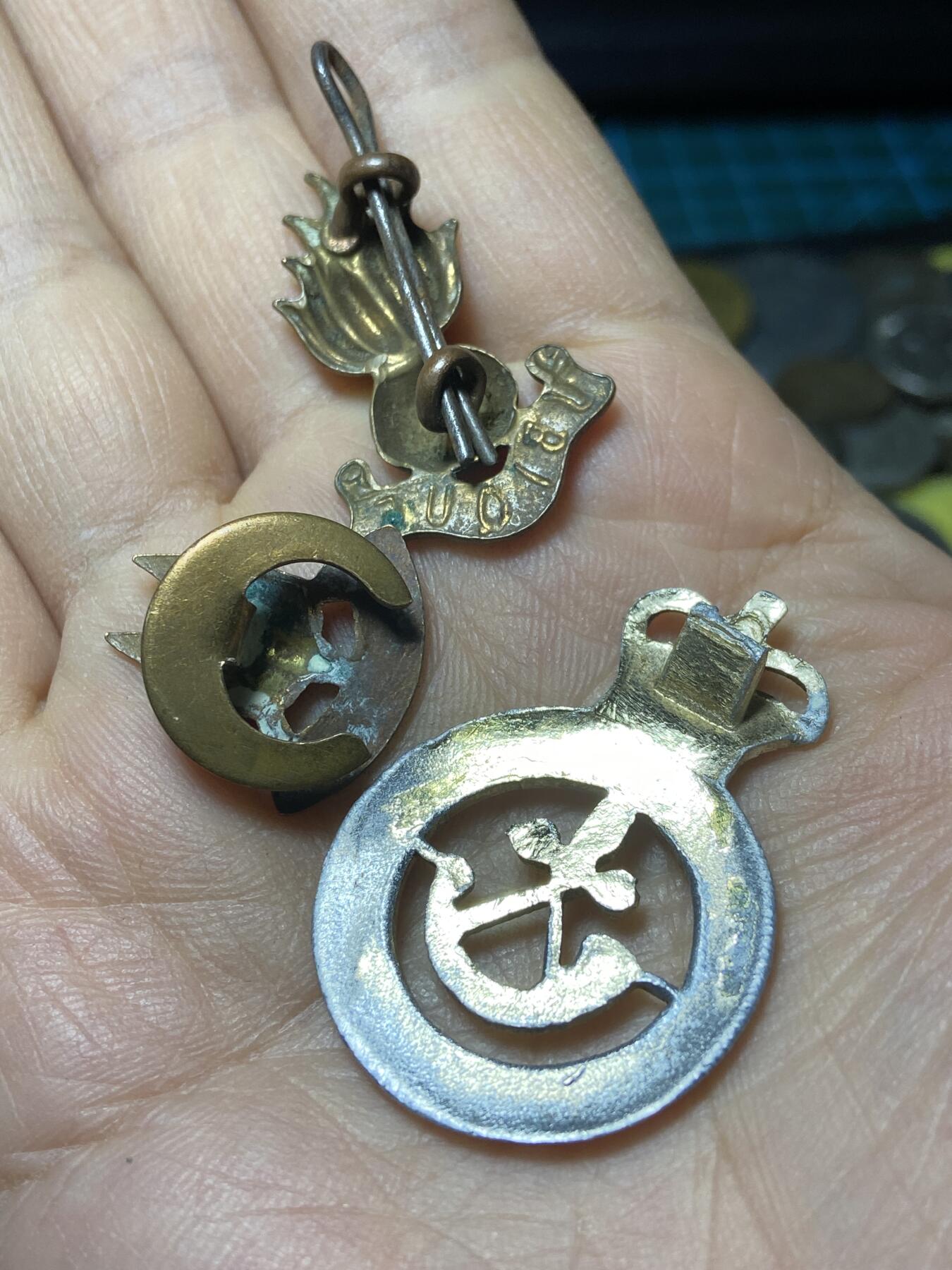 2025年第一百四十五场(总第一百七十一场）高品质英国一线回流散币年末特拍场第二场(免佣金) 杂件胸针3枚