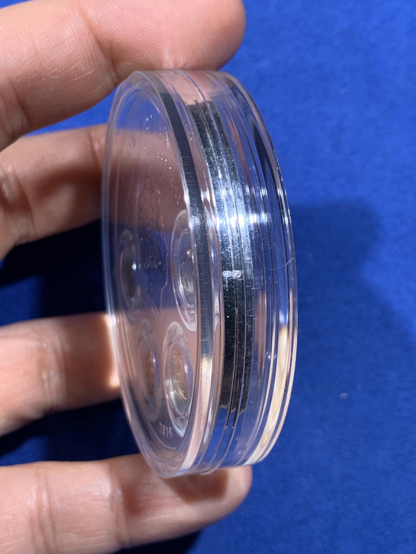 《竞宝斋》第450场 周日，周一，周二  3场连拍 （全场包邮，欢迎送拍） 纽埃2019年5元精制彩色镶嵌银币 幸运符 77.5克999银 盒证全 发行量500枚