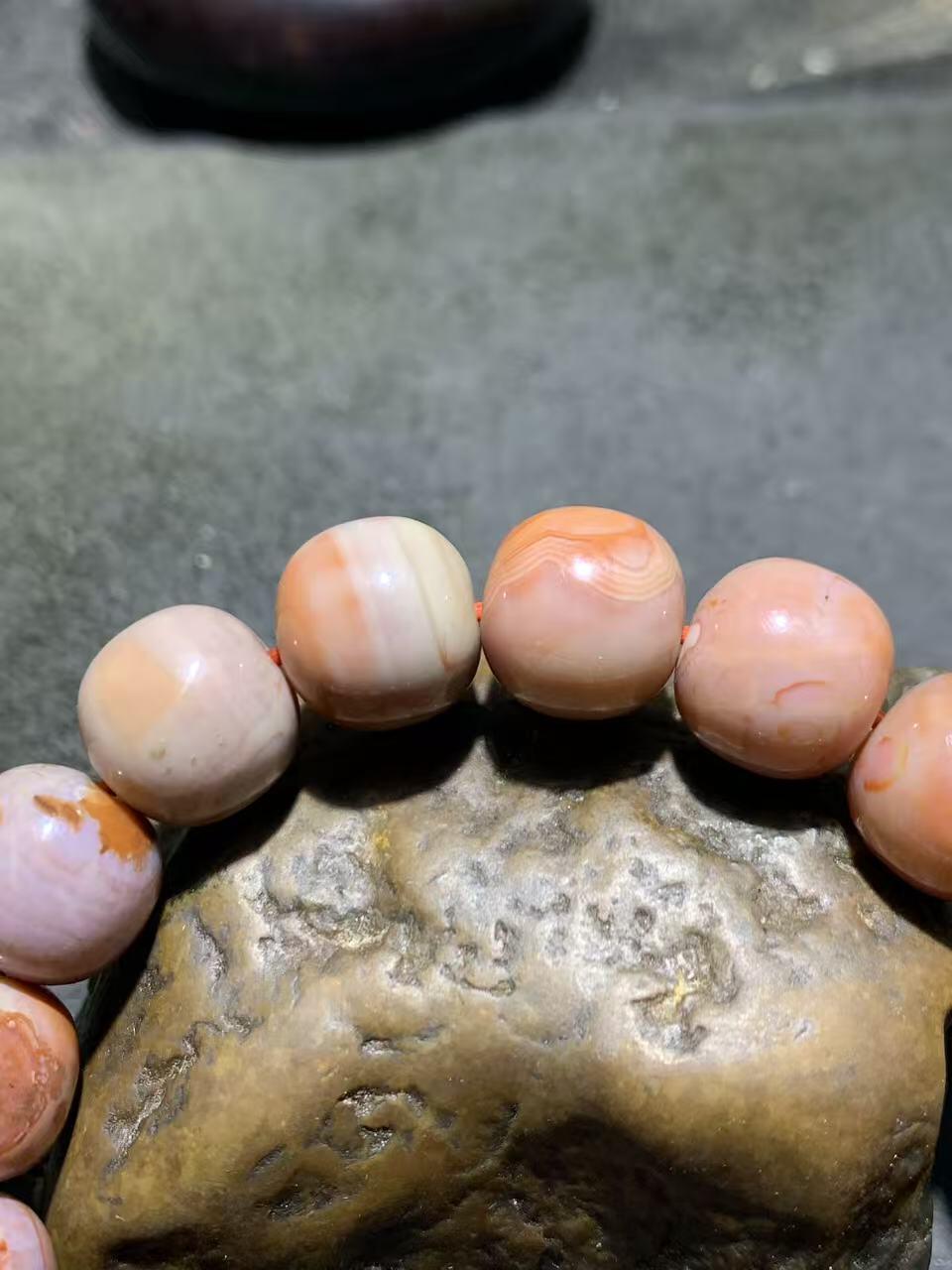 川料南红玛瑙老形桶珠手串一条，