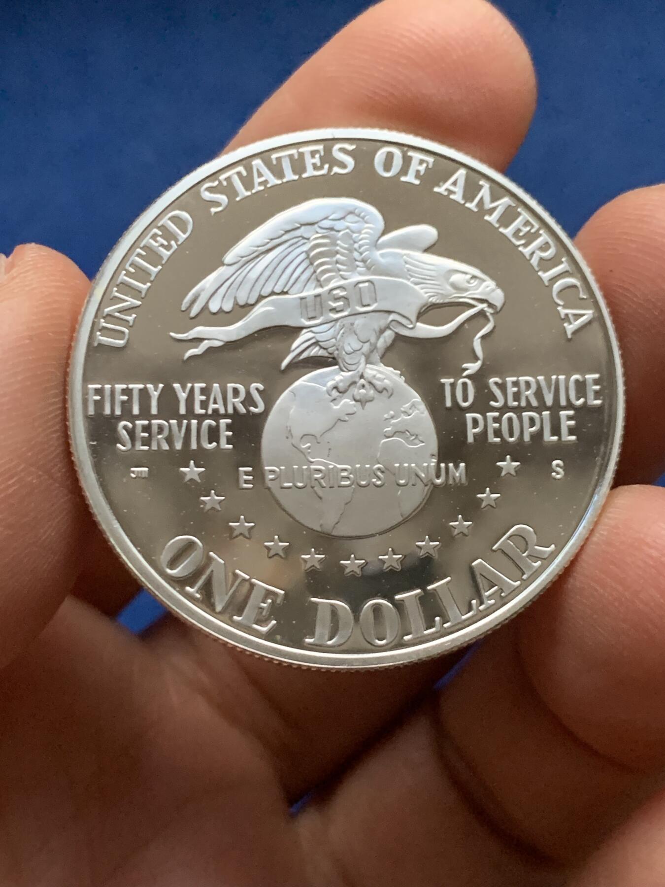 《竞宝斋》第450场 周日，周一，周二  3场连拍 （全场包邮，欢迎送拍） 美国1991年USO成立50周年大银币 26.8g 900银