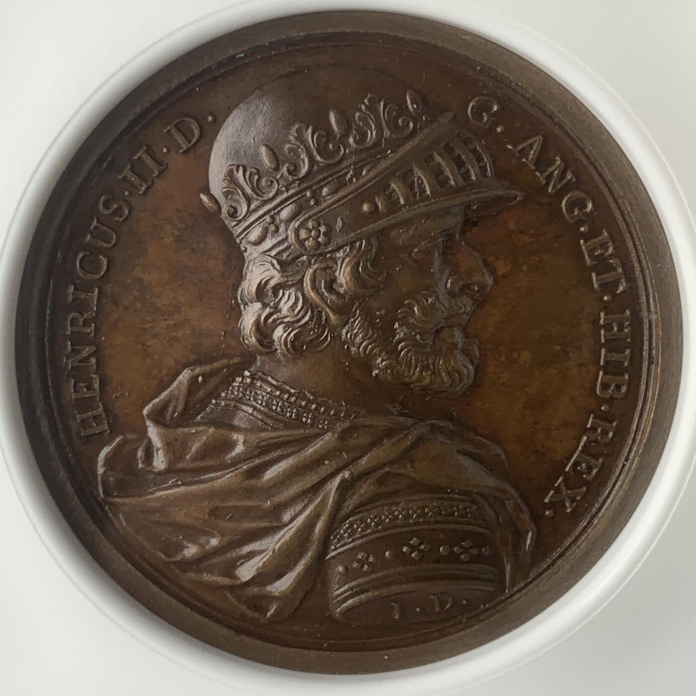 掌中浮雕-藏着的欧洲第047场 NGC MS63 : Dassier英王系列章之亨利二世纪念铜章，40mm