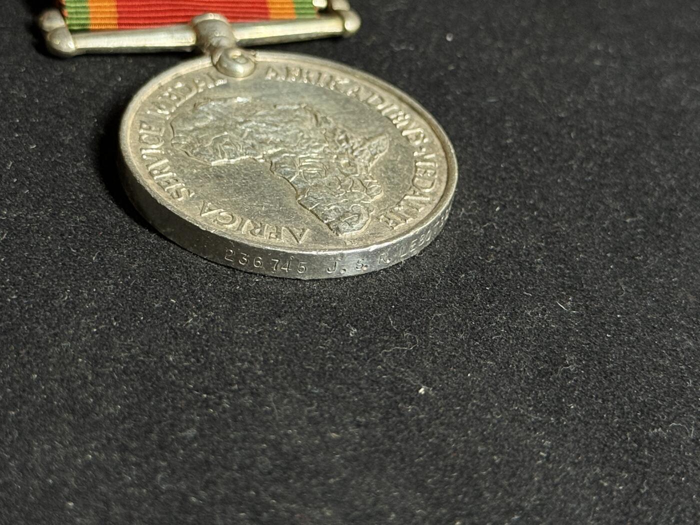 欢庆元旦！戎马世界章牌大赏第109期元旦大拍 英国非洲战役奖章，银制带边铭，重约33g