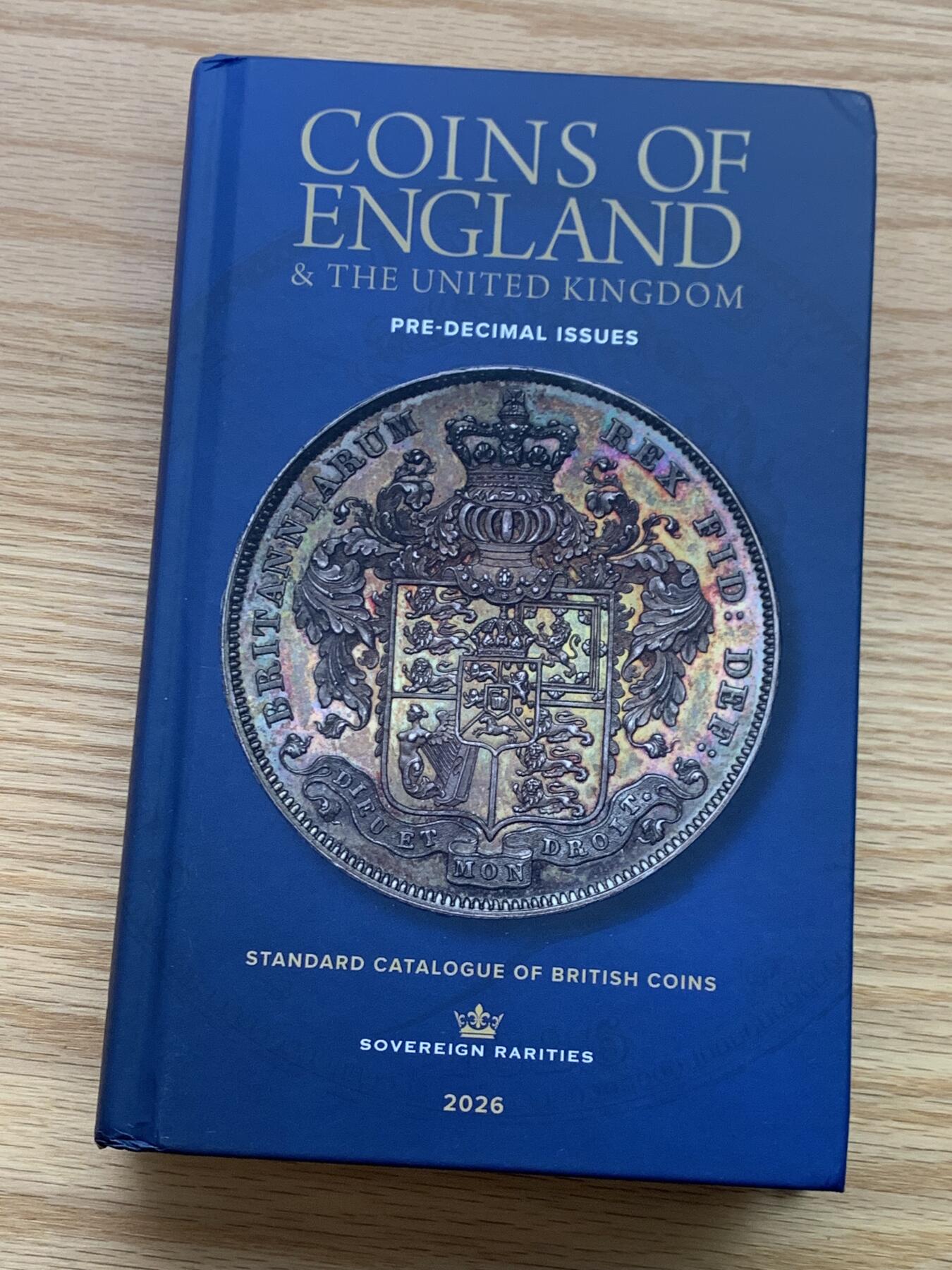 《竞宝斋》第450场 周日，周一，周二  3场连拍 （全场包邮，欢迎送拍） 2026最新版英国钱币标准目录，完整收录英国从打制币到10进制前的钱币，英系藏家必备，PCGS和NGC官方参考目录，约1.15公斤。