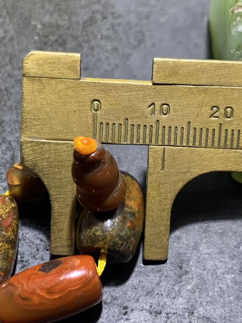 战国红玛瑙配饰一套，。