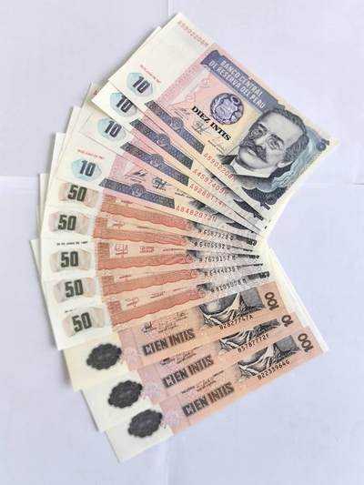 各国外币第104期 无佣金 - 秘鲁10.50.100索尔 12张全新 有张黄斑