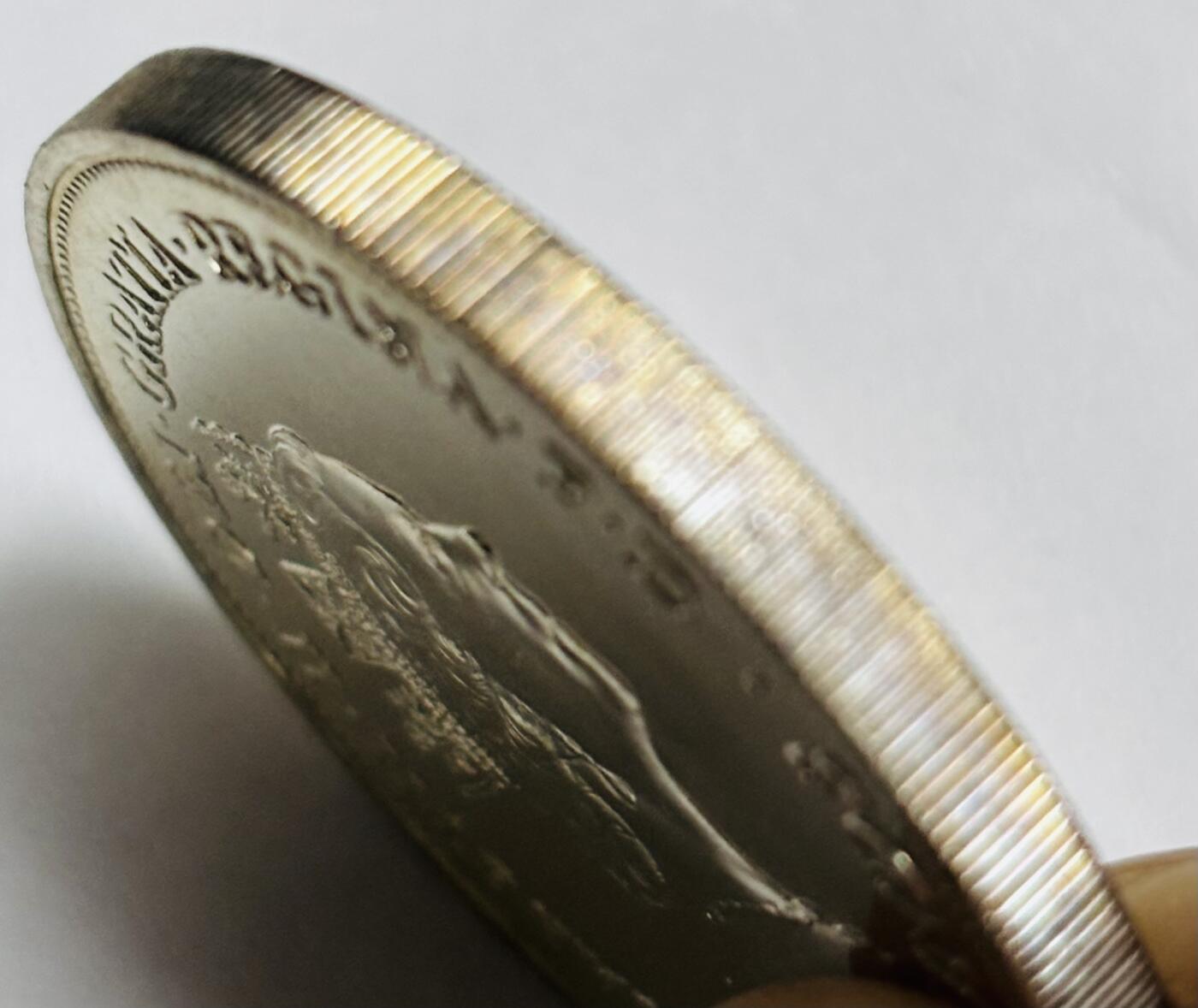 文馨钱币收藏第 286 场，圣诞节专场【 长期接收代拍品低至 0 佣金】 全新英国1990年5英镑纪念币(女王之母九十寿辰)33mm