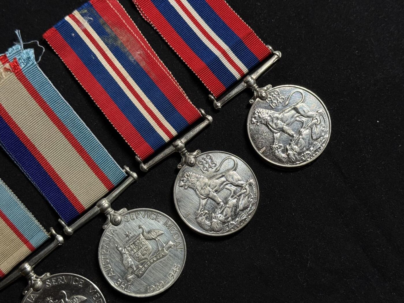 欢庆元旦！戎马世界章牌大赏第109期元旦大拍