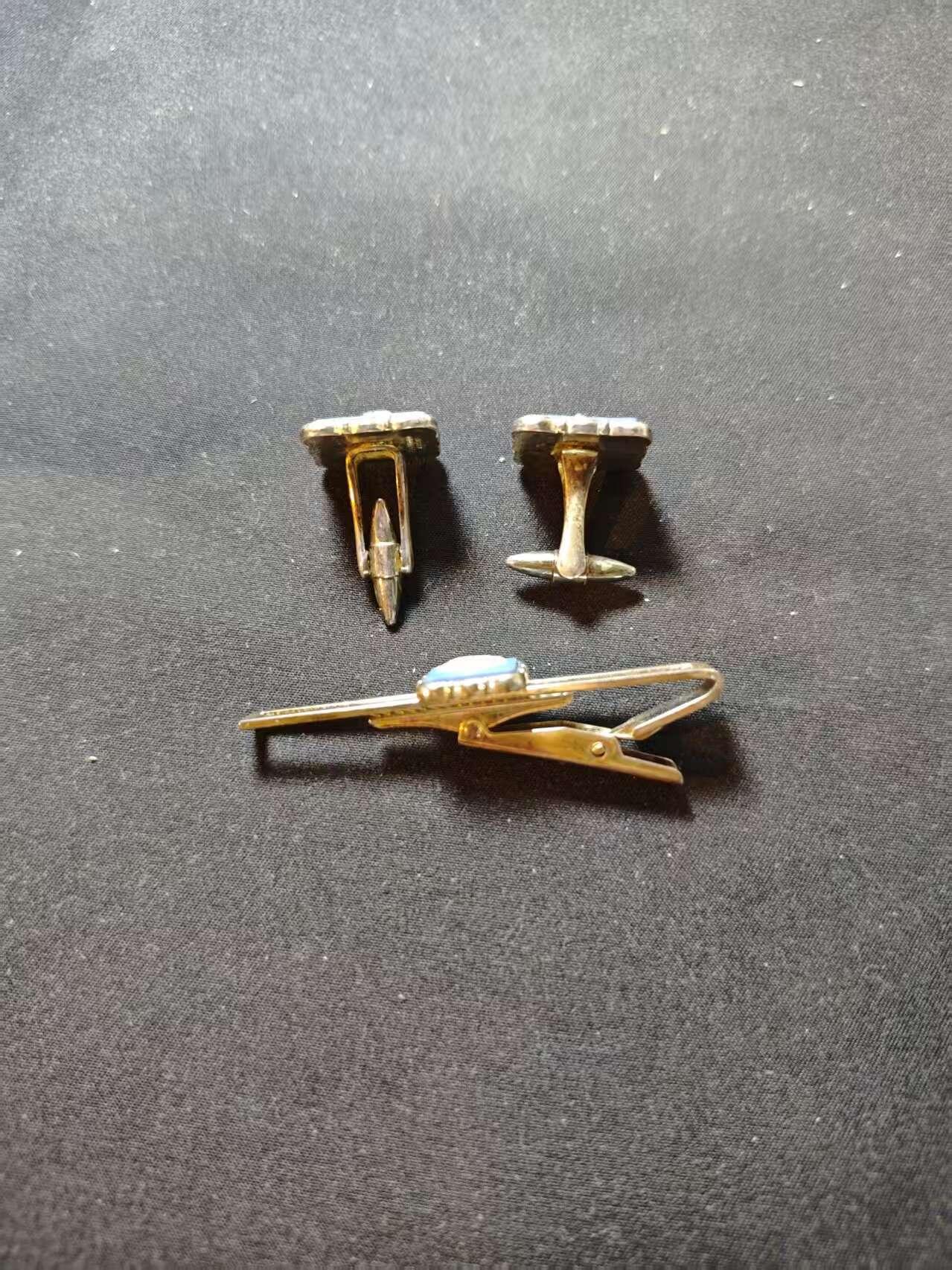 罗岚⭐爱藏⭐甄选专拍第二场-分享拍场赚佣（实体店在建中···） Wedgwood威基伍德 浮雕陶瓷帆船袖口领带夹一套 镀银陶瓷材质