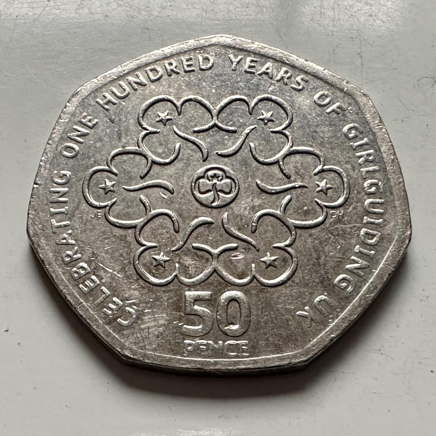 🌹外币初藏🌹🐯2025年第144场  每周二四六晚8️⃣点 接代拍 英国2010年50便士 纪念币 b