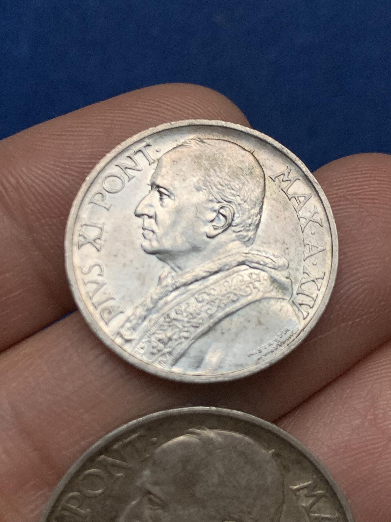 《竞宝斋》第450场 周日，周一，周二  3场连拍 （全场包邮，欢迎送拍） 两枚一组 梵蒂冈1935年5、10里拉银币