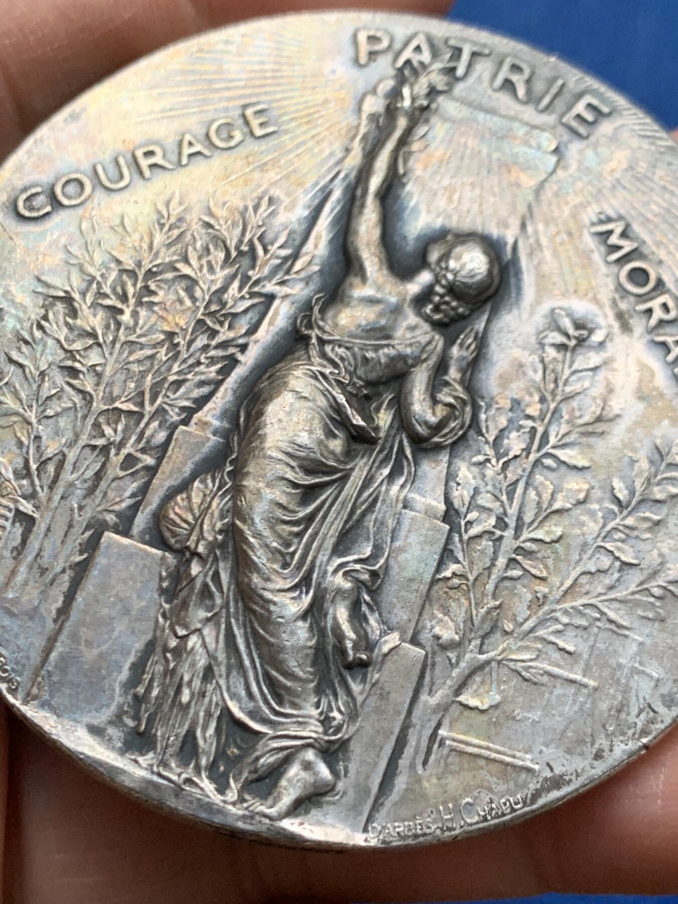 《竞宝斋》第450场 周日，周一，周二  3场连拍 （全场包邮，欢迎送拍） 法国体操协会纪念大银章 75.7克 57.5mm 丰饶角银标